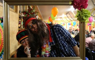 hippie-paar-am-silvesterabend